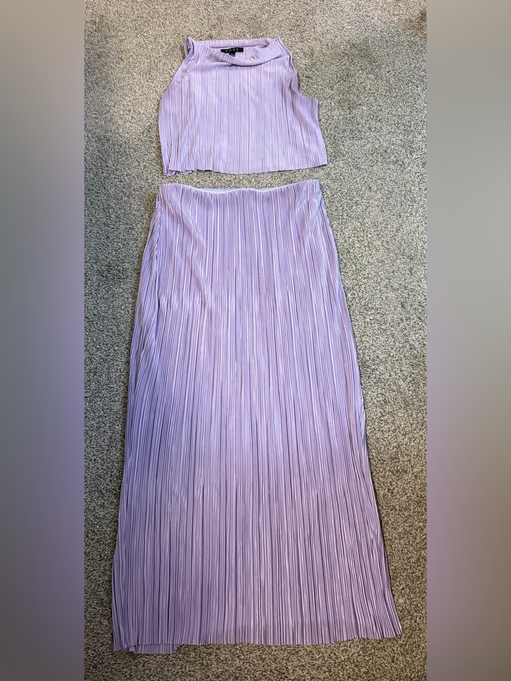 Women’s Fore lavender plissé matching two-piece skirt set. Size L